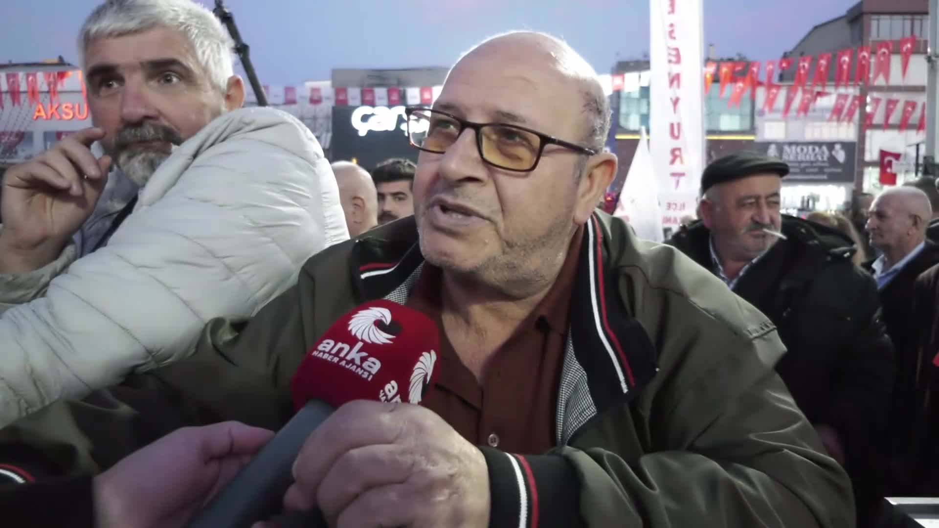 Esenyurt'ta CHP'nin mitingi ve Ahmet Özer'e destek mesajları